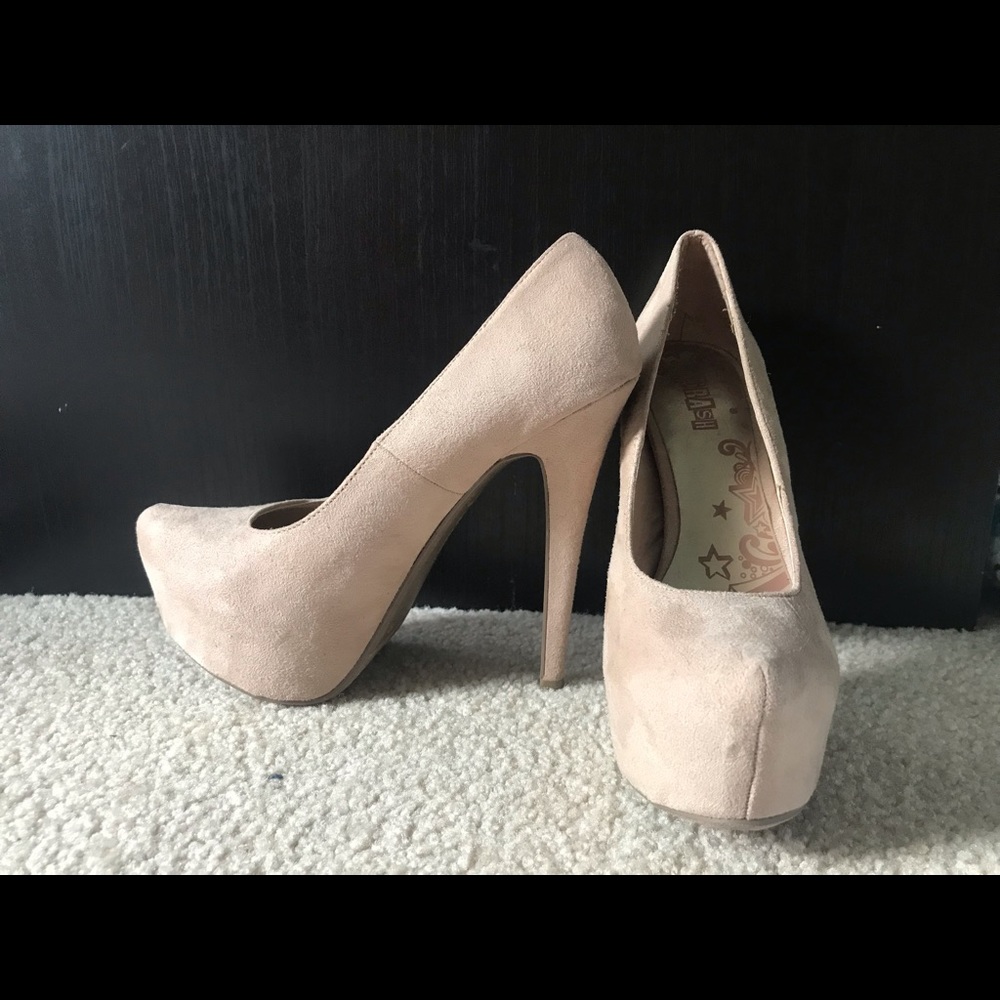Brash nude pumps
